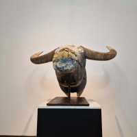 UIt hout gesneden buffelkop, ''Kabongo'' begin 20e eeuw Sulawesi